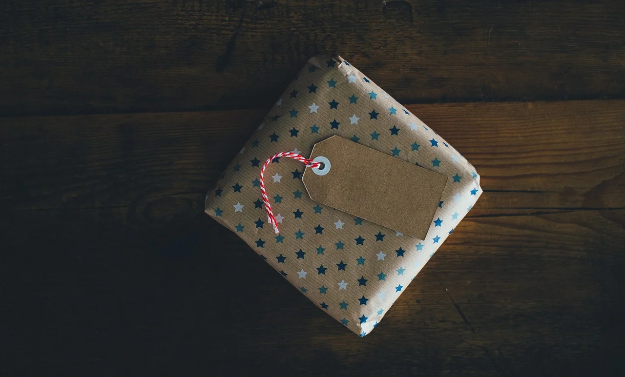 Zrób Wrażenie z Rozetkami do Prezentów w Torbach Papierowych, E-commerce i Pudełkach